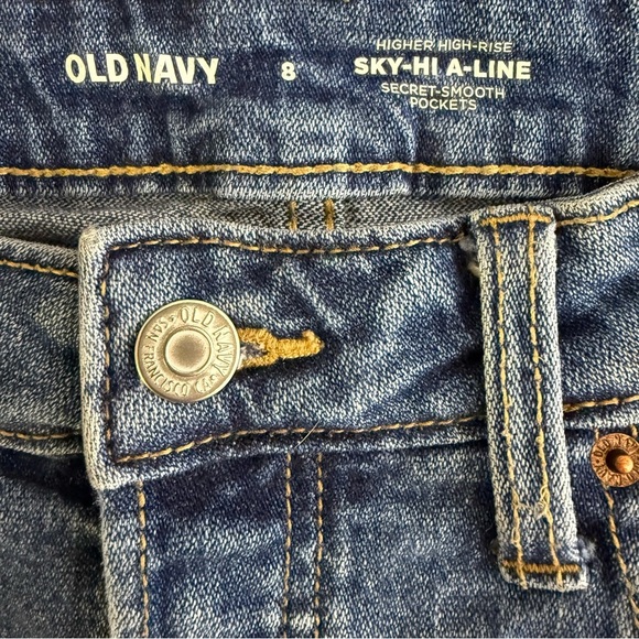 Old Navy Sky-Hi A-Line Denim Shorts Women’s Size 8 Higher High Rise - Picture 3 of 5